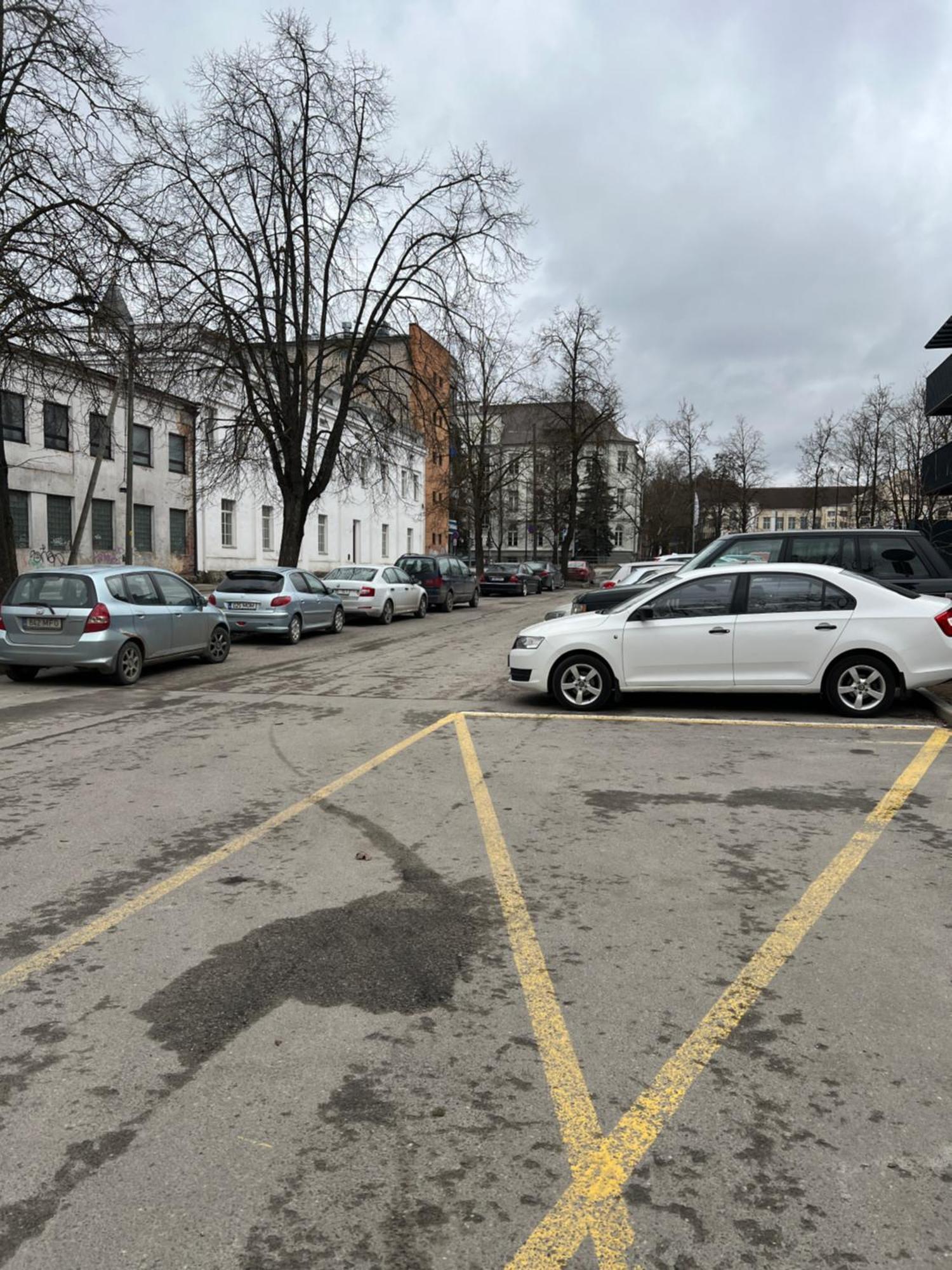 Apartment Korter Riia 22 *